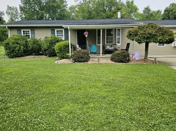 220 Oak Park Ln, New Castle, PA 16101