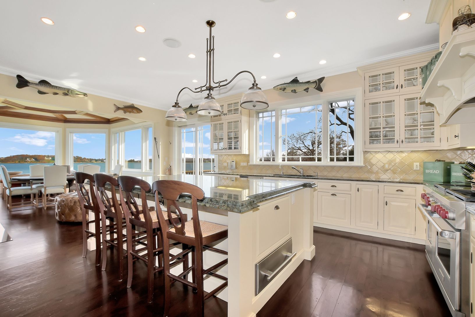 10 Lari Lane, Shelter Island - Bumblebee Manor - Kitchen Island