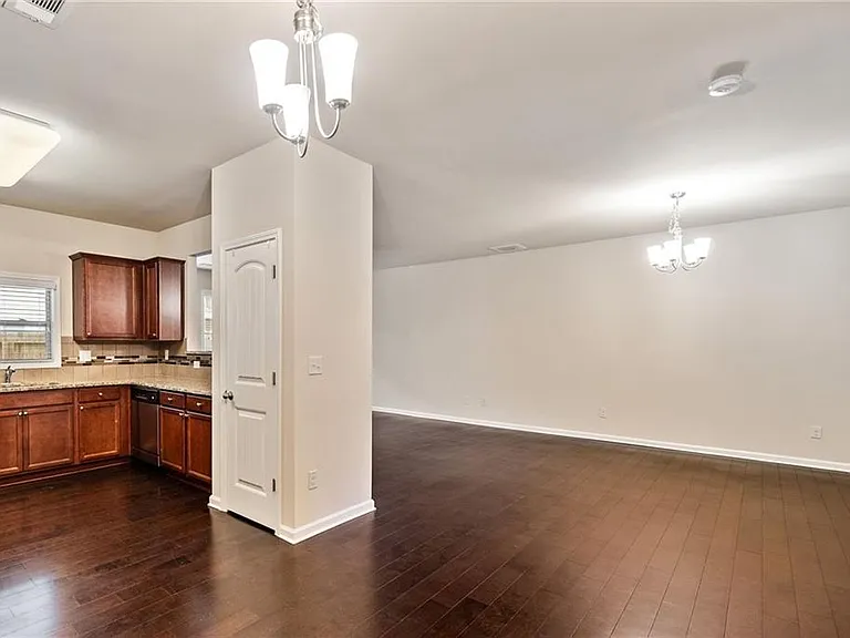 371 Franklin Ln — Photo 7