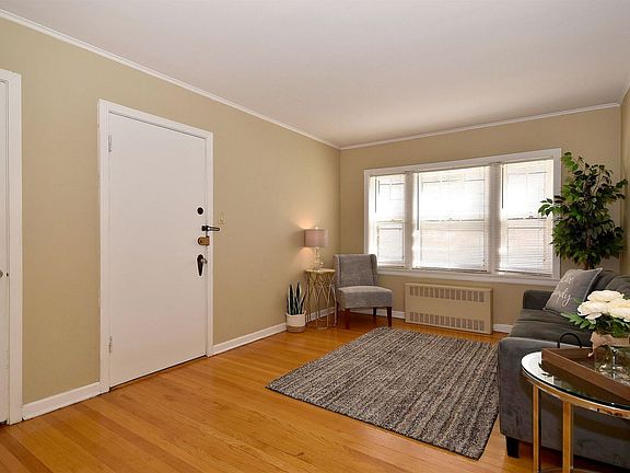 3rd image of 211 N Marion St APT 1B