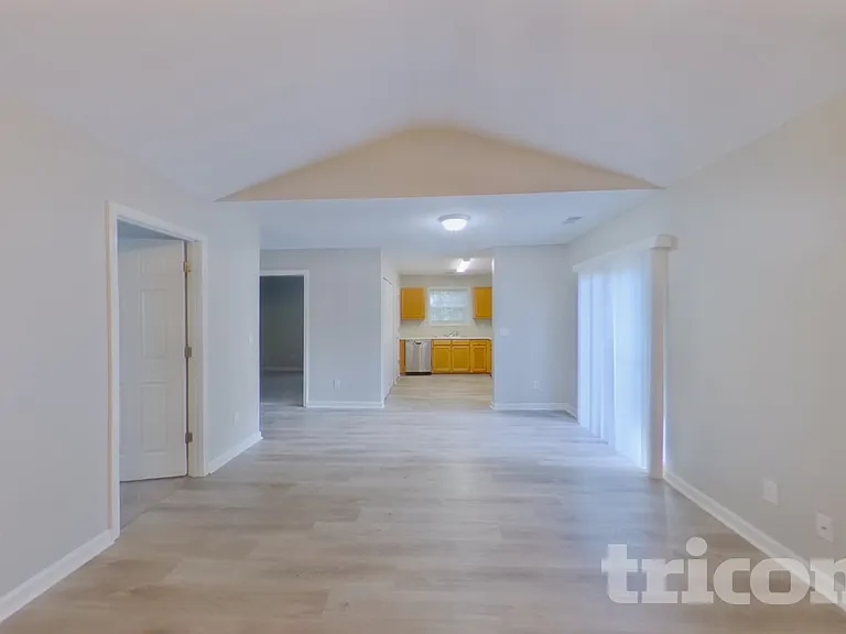 562 Chisolm Way — Photo 3