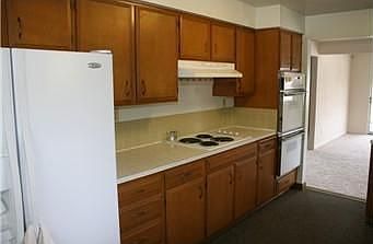 2nd image of 7121 Ballinger Way