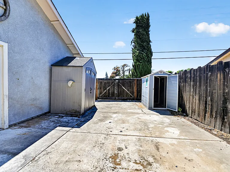 488 Jensen St — Photo 24