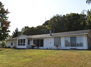 417 Lake Ct, Dixon, IL 61021