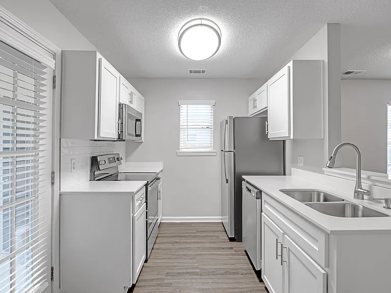 Lakeview Oaks Townhomes — Photo 10