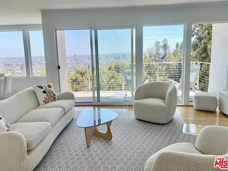 8376 Hollywood Blvd — Photo 10