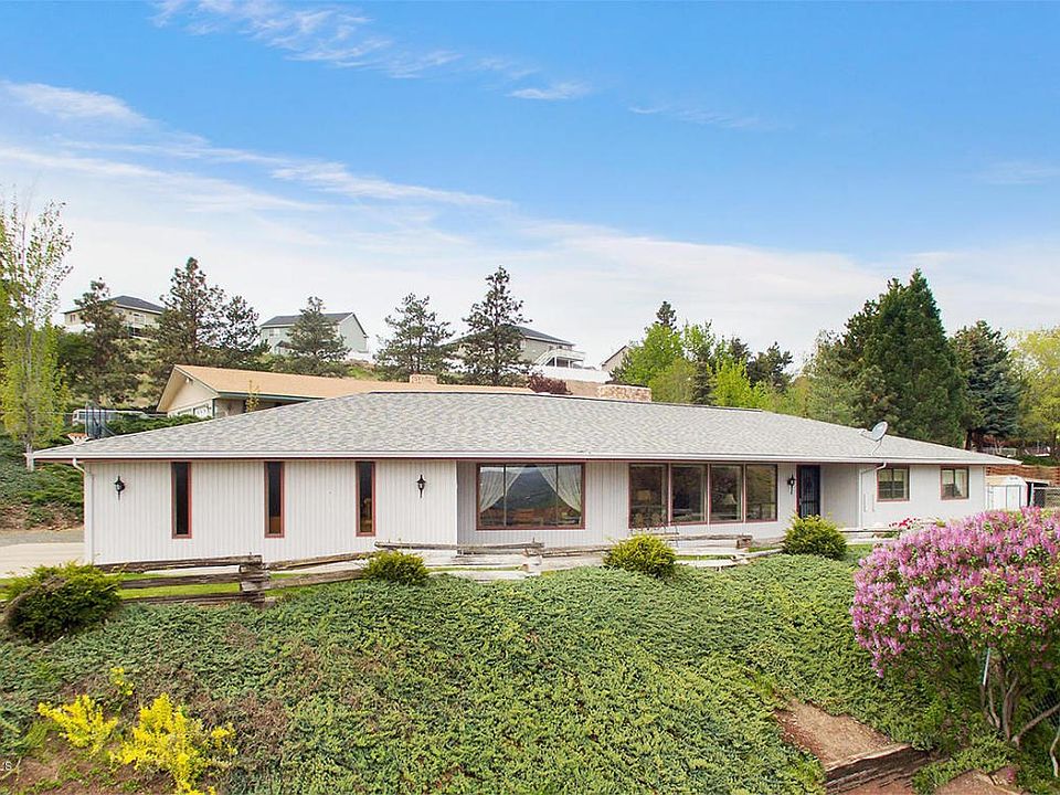 1103 Goodlander Court - Selah