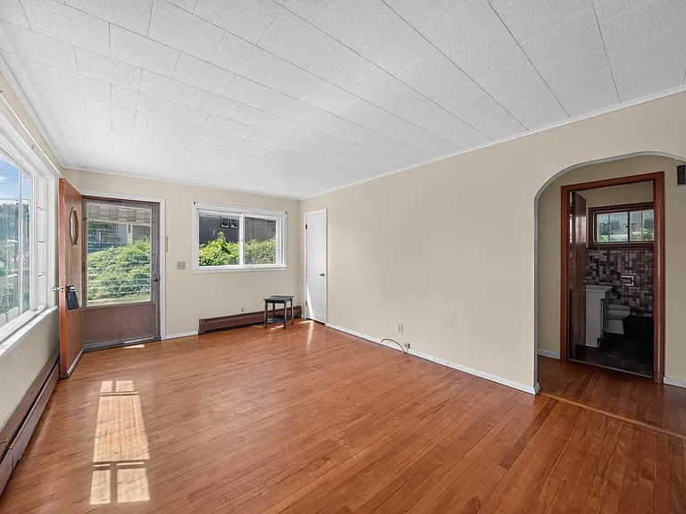 11 Spencer Ave — Photo 16