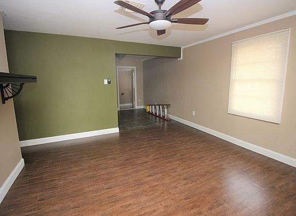 3rd image of 1828 Manor Hgts Dr