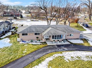 551 Berry Patch Ln, White Lake, MI 48386