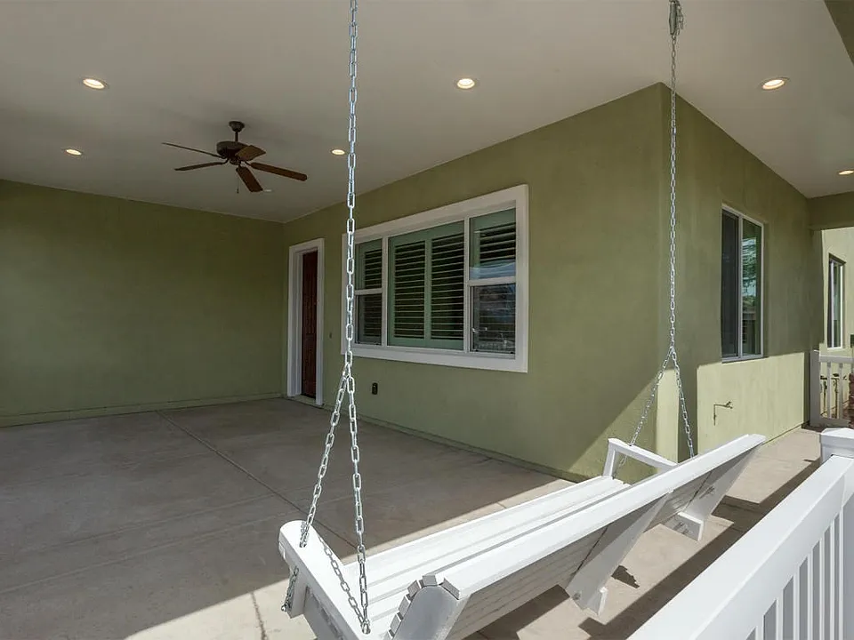 1028 Porch 1