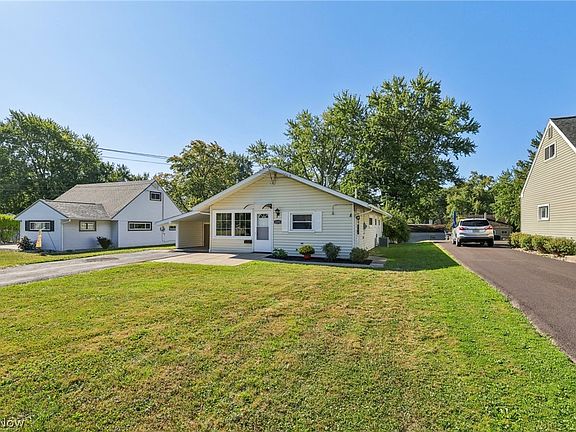 3rd image of 2295 Bel Aire Ln