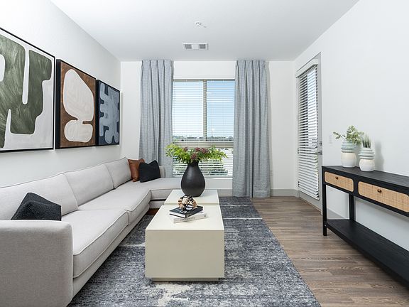 4th image of 525 S Dawson St #532