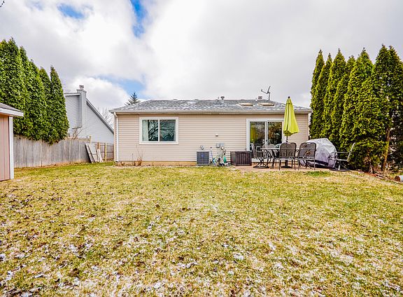 2nd image of 789 Thoreau Dr