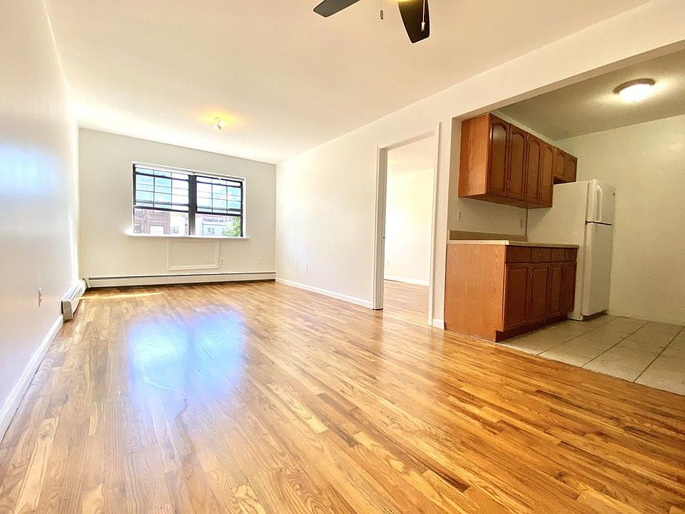 1st image of 109A Hart St #2