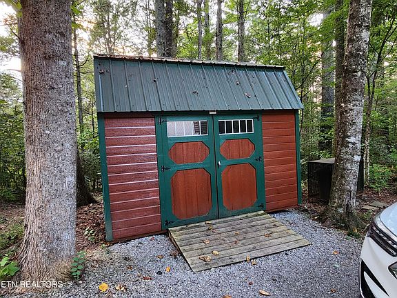 4th image of 417 Lawson Rd