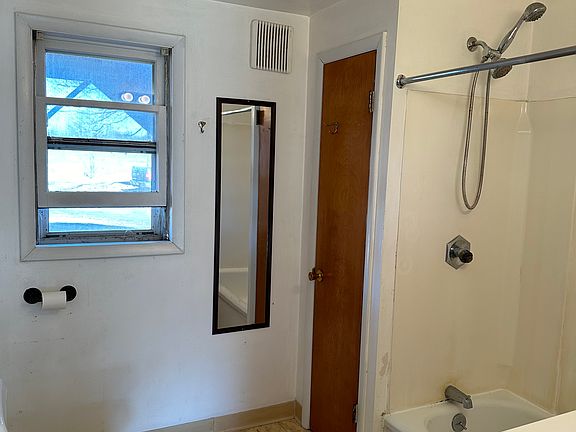 4th image of 571 Southside Dr APT A