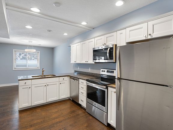 3rd image of 235 Zinnia Ln N