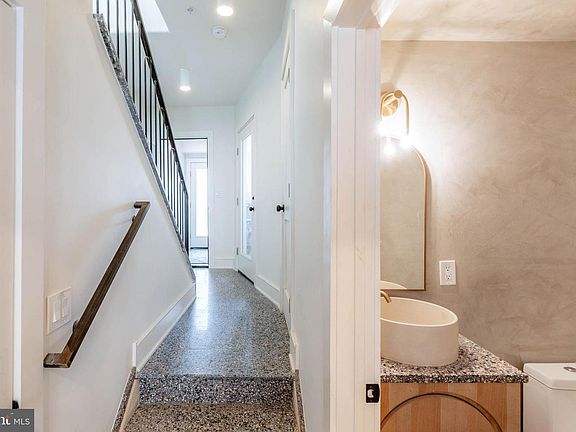 5th image of 1714 Montrose St #4