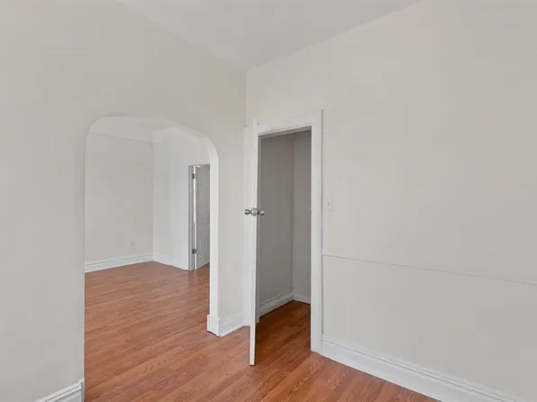 725 Garfield Avenue image 4 of 36