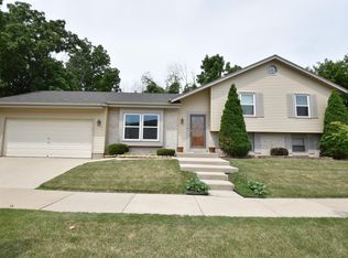 5915 N 109th St, Milwaukee, WI 53225