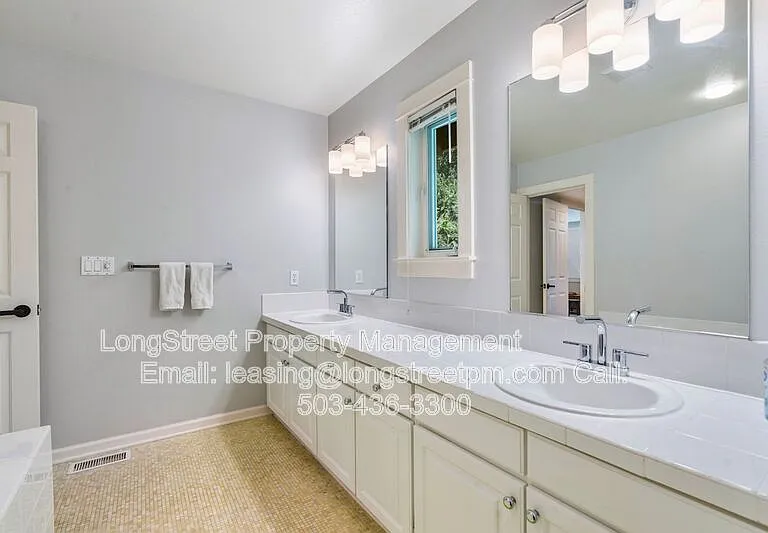 10247 NW Village Heights Dr — Photo 41