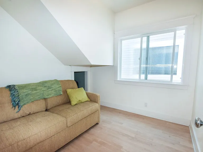 843 C Ave — Photo 10