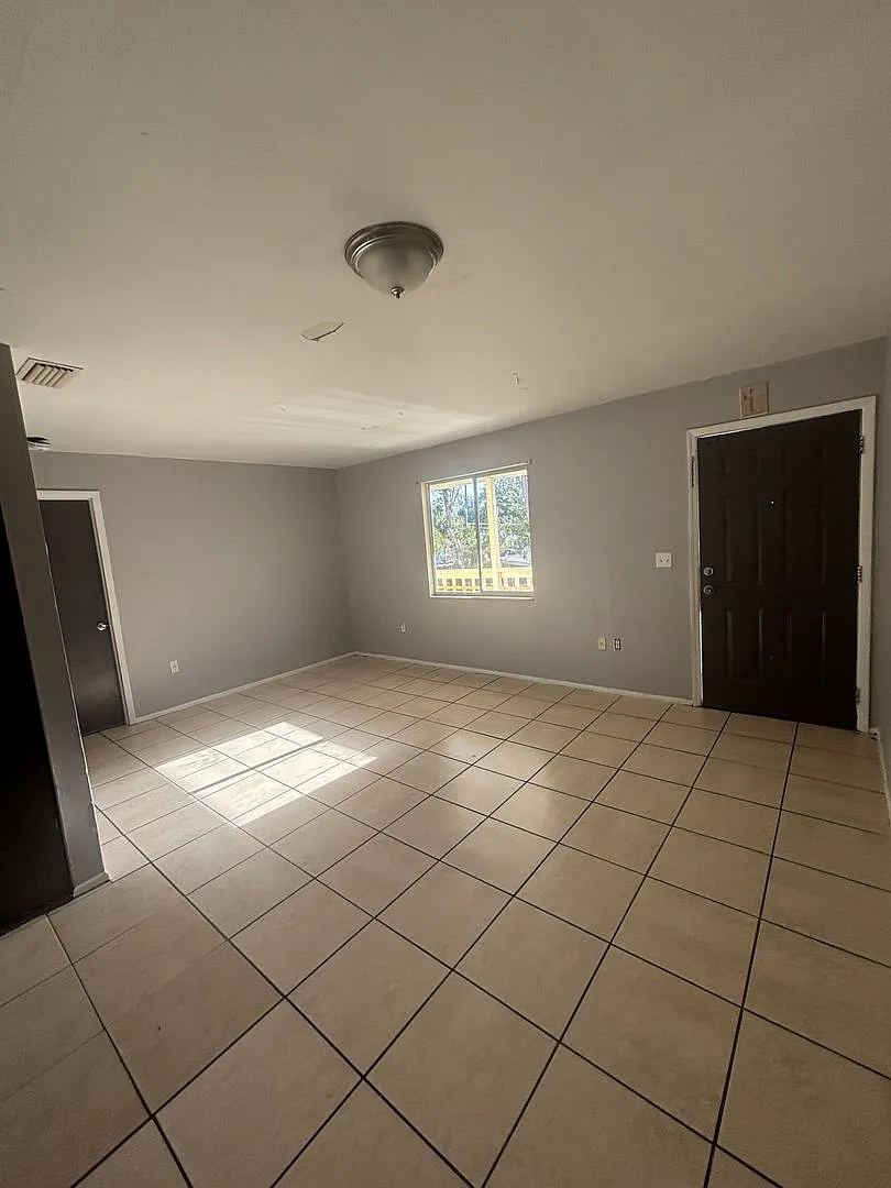 KAI9s 7plex 929 33rd Ave W Bradenton — Photo 4
