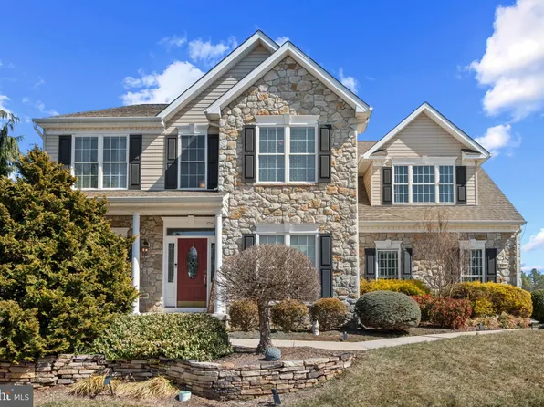 7419 Grand Lake Dr, Seven Valleys, PA 17360