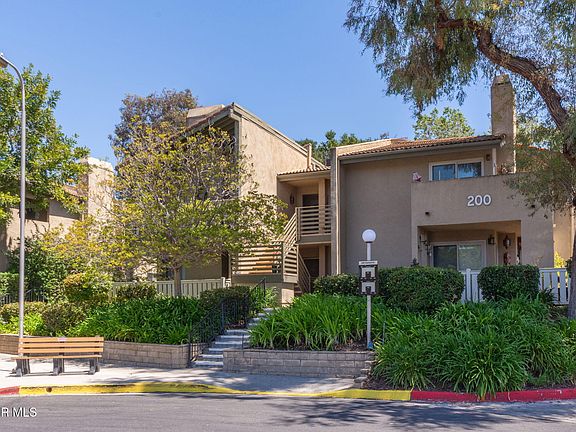 3rd image of 200 Oak Leaf Dr #207