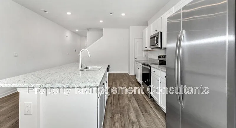 3 bed, 2.5 bath, 1716 sqft, $1,750 — Photo 3