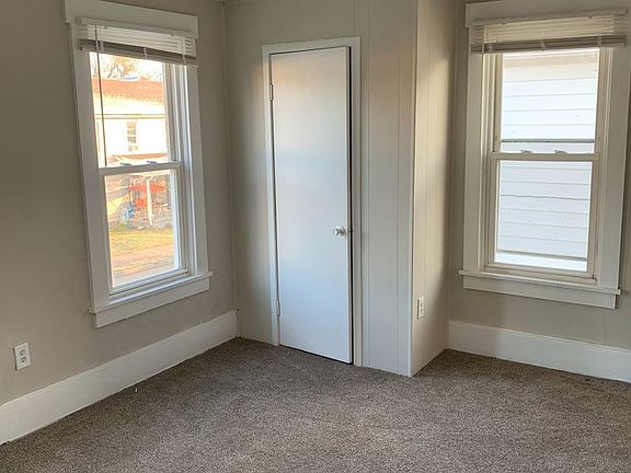 5th image of 918 E Pearl St