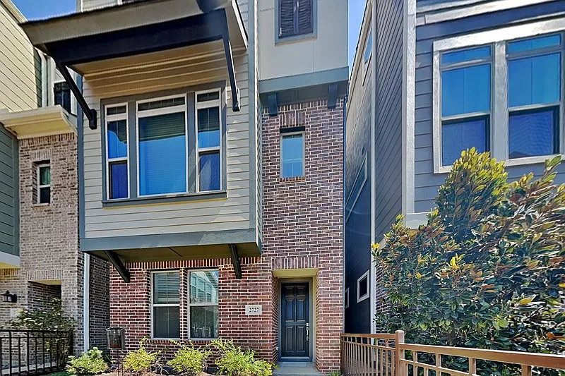 3 bed, 3.5 bath, 1920 sqft, $3,200 — Photo 1