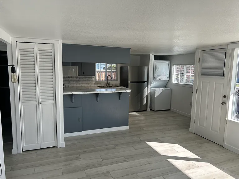 617 Thayer Dr — Photo 6