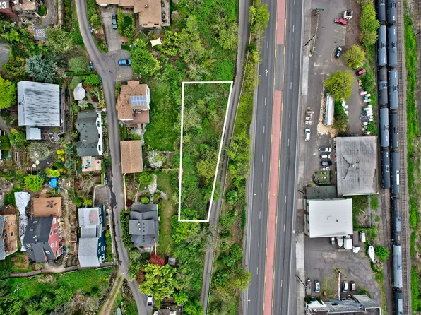 NW 1st St, Portland, OR 97231