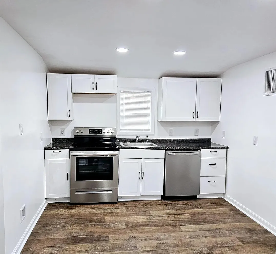 2 bed, $1,300 — Photo 2