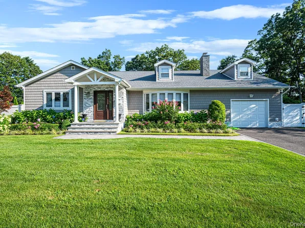 61 Lauren Avenue, Dix Hills, NY 11746
