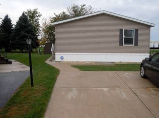 82 Candlelight Dr, Sauk Village, IL 60411