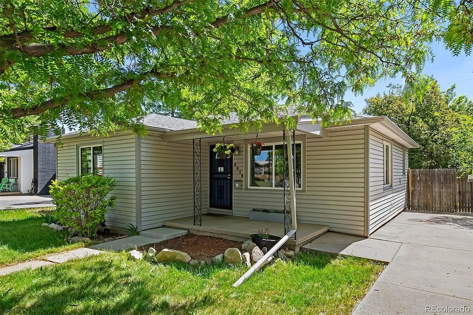 2410 Pierce St — Photo 2