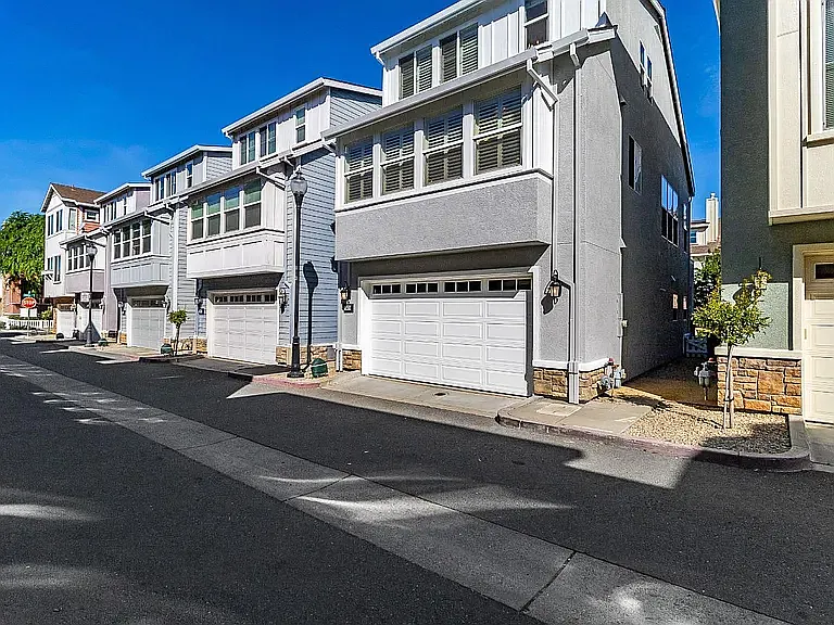 2609 Wisteria Way — Photo 43