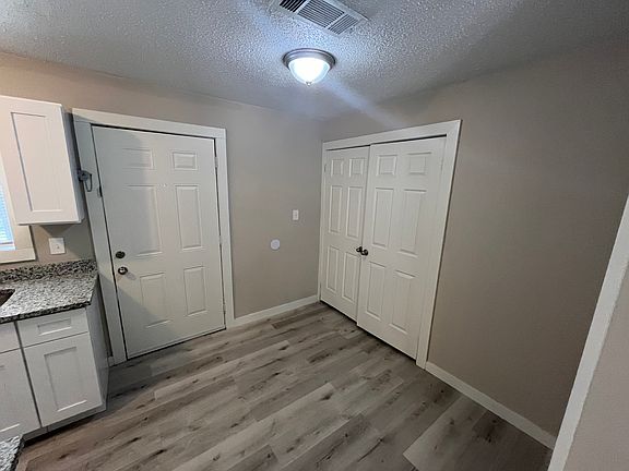 4th image of 12604 Crestwood Ln