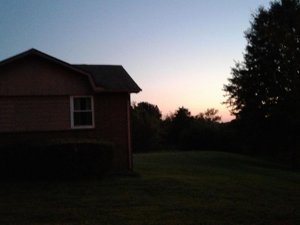 2nd image of 605 Putnam Dr