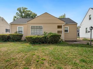 328 Day Dr, Lorain, OH 44052