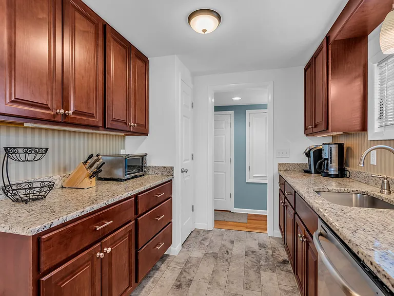 127 Trenton Ave — Photo 15