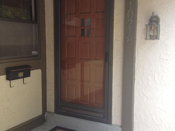 4th image of 10218 Robinson St