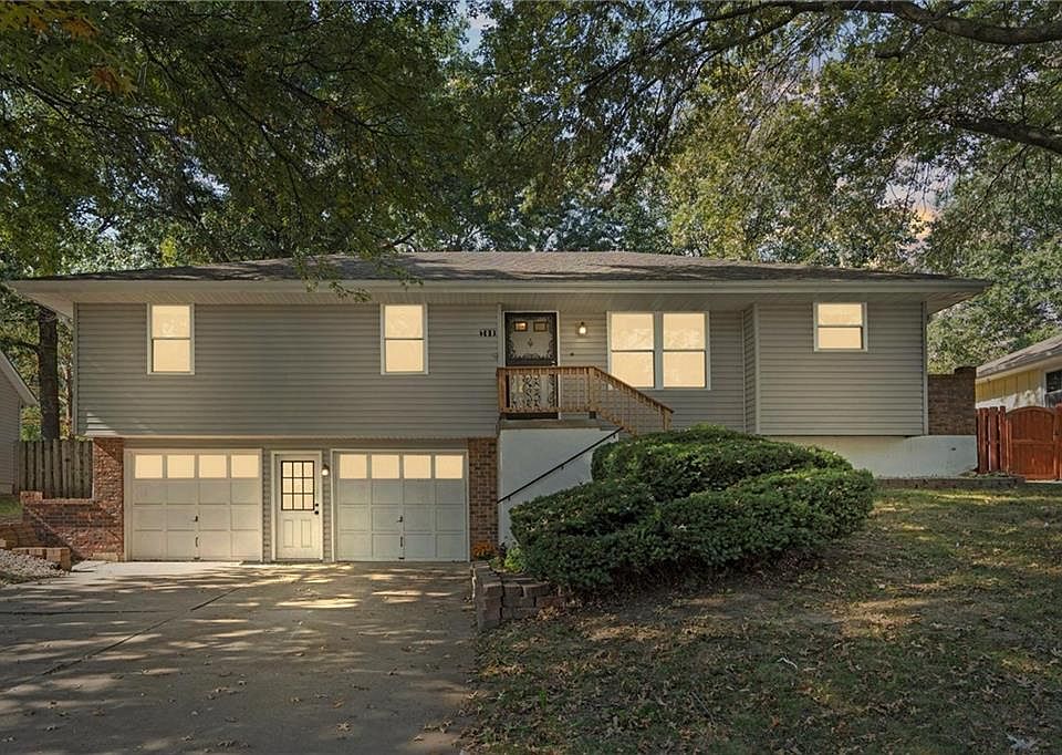 1st image of 709 NE Thames Dr