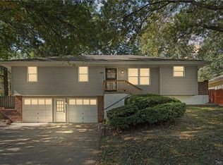 709 NE Thames Dr, Lees Summit, MO 64086