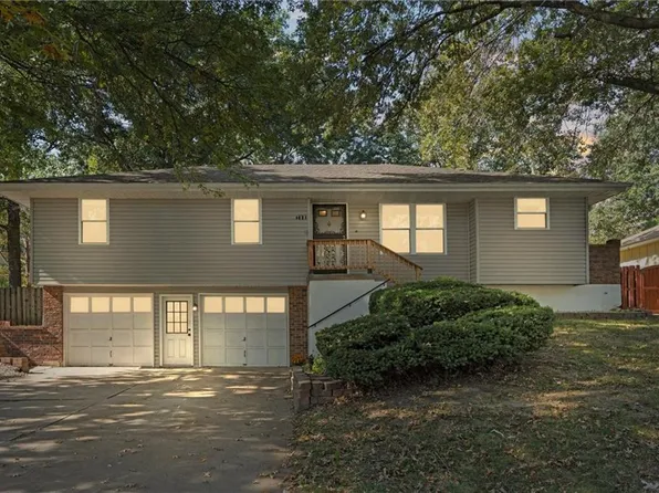 709 NE Thames Dr, Lees Summit, MO 64086