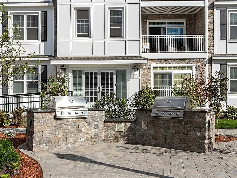 320 Middlesex Ave #B403 — Photo 24