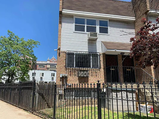 Rented by Premier Metro Realty Corp | media 23